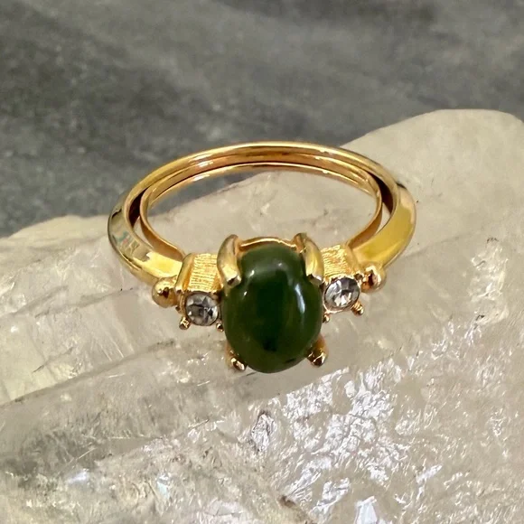 Vintage Avon Green Jade Gold Tone Ring 7 - Picture 5 of 16